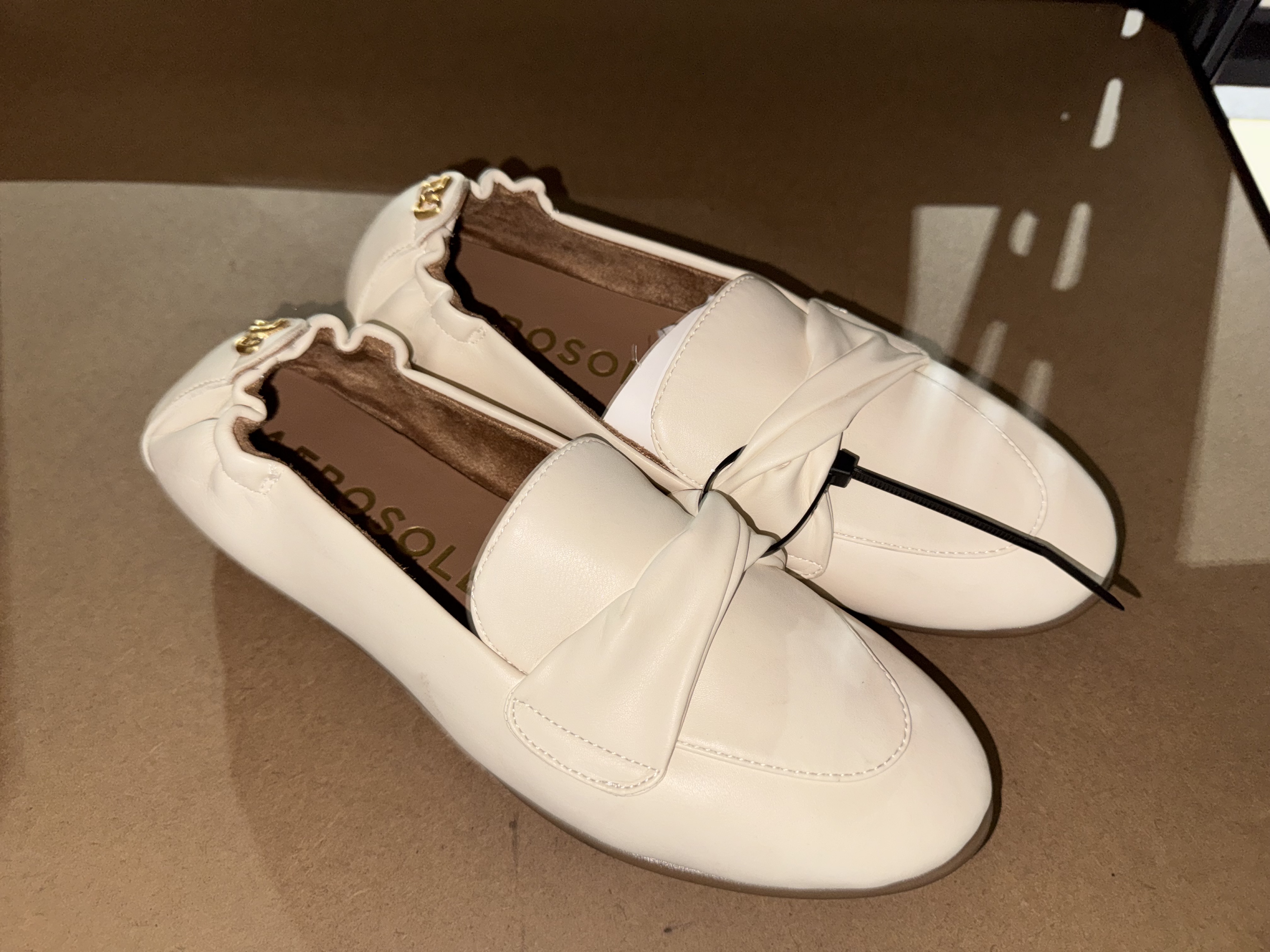 Aerosoles Cream Knot-Detail Women’s Loafers size 9